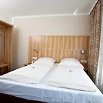 Reinhardtshof Garni Hotel Wolfschlugen