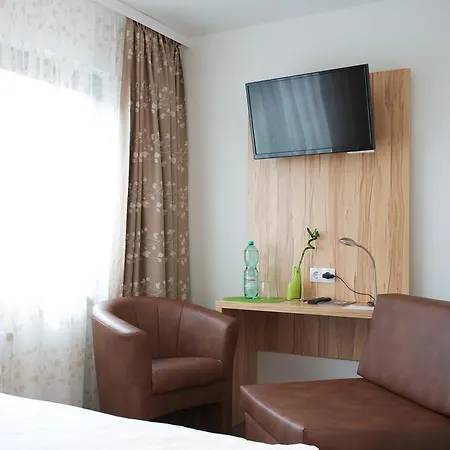 Reinhardtshof Garni Hotel 3*