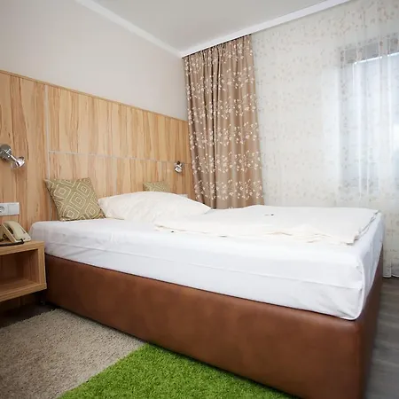 Reinhardtshof Garni ホテル Wolfschlugen