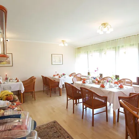 Reinhardtshof Garni 3*