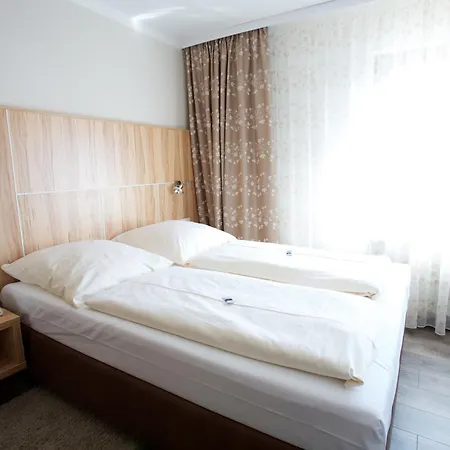 Reinhardtshof Garni Hotel 3*