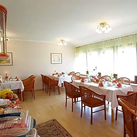 Reinhardtshof Garni Hotel Wolfschlugen