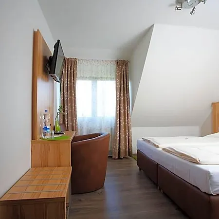 Reinhardtshof Garni 3*