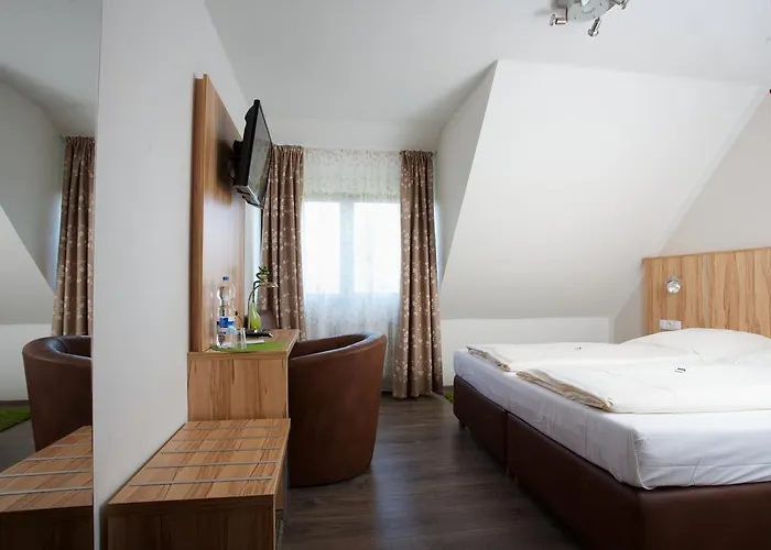 Reinhardtshof Garni 3* Wolfschlugen