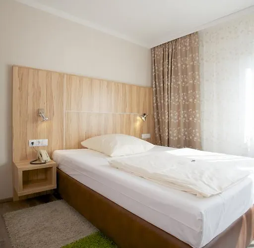 Reinhardtshof Garni Hotel 3*