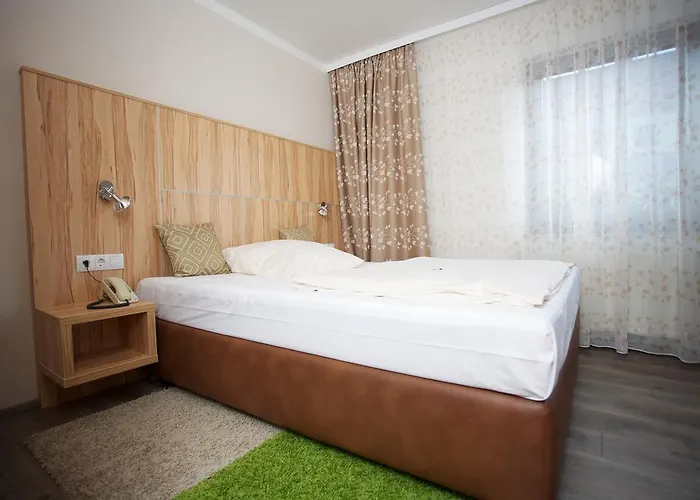 Reinhardtshof Garni Hotel Wolfschlugen