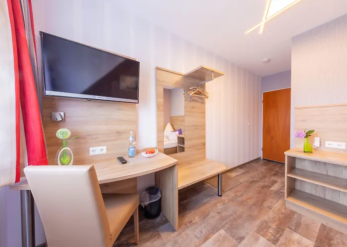 Hotel Reinhardtshof Garni Wolfschlugen